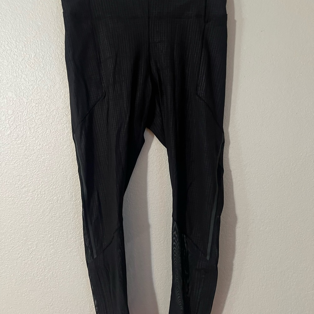 Lululemon Athletica Black Form-Fitting Leggings